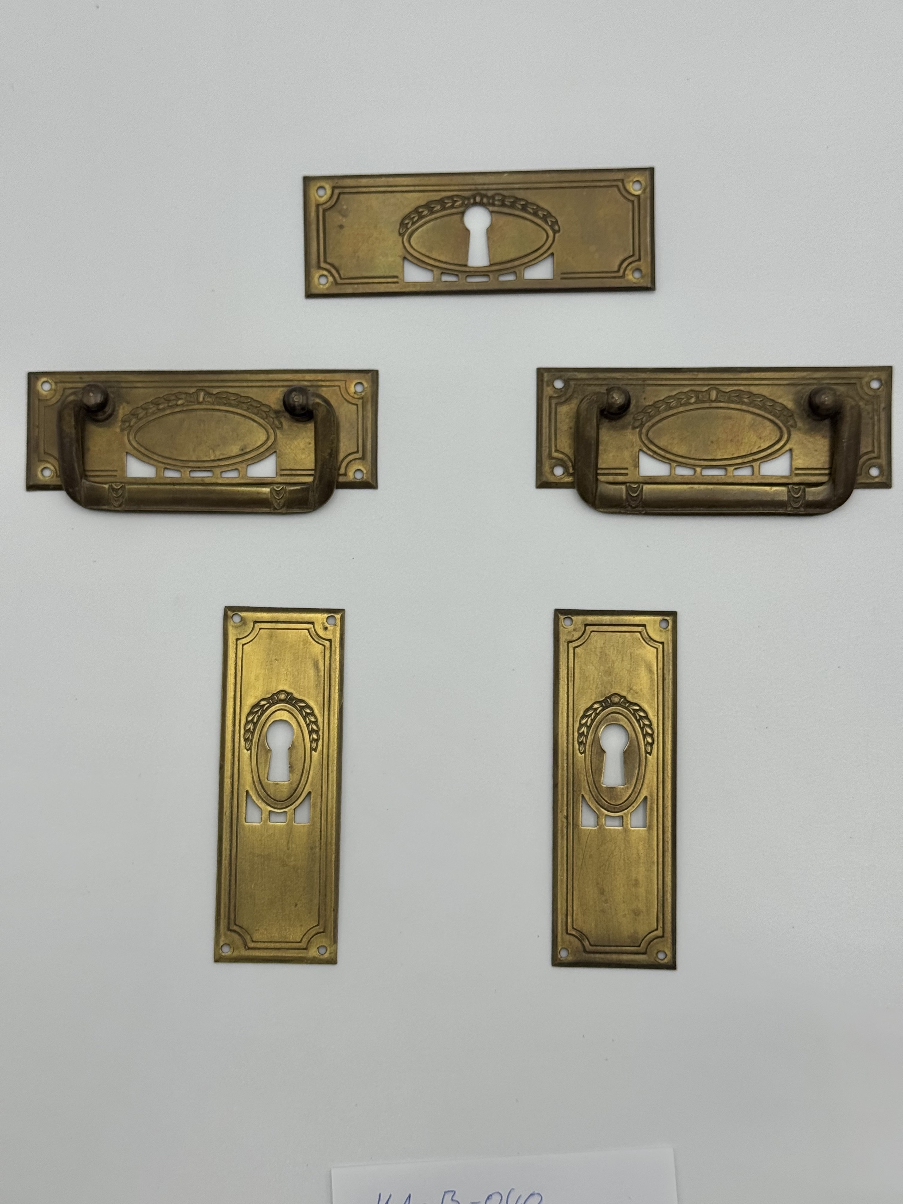 Jugendstil Möbelbeschläge – 5-teiliges Vertiko-Set aus Messing